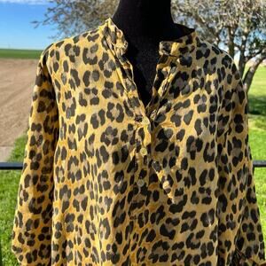 Zabaione animal print, women’s S/M boutique top, V-neck roll up sleeves
